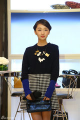 组图：周冬雨分享穿衣搭配心得气质优雅