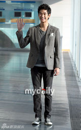 幻灯图集：崔民秀出席新剧新闻发布会 全家总动员