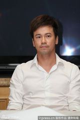 组图：李圣杰回应未婚生子 放言：孩子不是我的