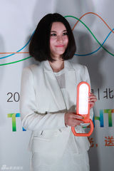 尚雯婕任中华环保基金会大使 启动萤火行动(图)