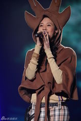 高清：深圳卫视跨年晚会 莫文蔚驯鹿装对决张佑赫