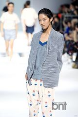 组图：孔孝真CL等助阵时装周 李秀赫亮相T台