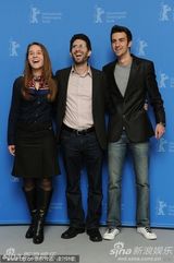 《血之救赎》发布会 导演亲热摸男主角玩“断背”