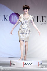 幻灯图：孙俪“婚后”仍美丽 老外瞄美胸春光无限