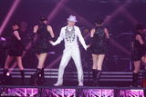 组图：张学友香港个唱揭幕 秀复古风秀踢踏舞