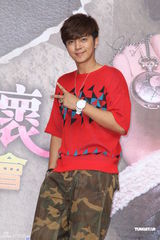 组图：罗志祥不满“乱伦”话题当众黑脸