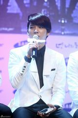 组图：INFINITE参加代言活动补过白色情人节