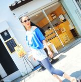 组图：黄圣依韩国街头随拍 淡妆亮相显亲和随性