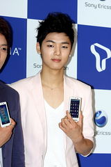 高清图：cnblue出席索尼爱立信新品上市活动