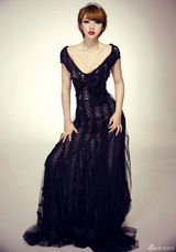 组图：柳岩暗黑女王写真曝光 蕾丝飞舞狂野性感