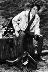 组图：俞灏明烈火重生曝时尚写真 显成熟魅力