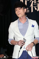 组图：林宇中叹不受爱神眷顾 发片卖萌唱跳儿歌