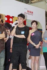 组图：林峰称佘诗曼出席新剧发布会