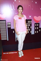 组图：新剧《爱.回家》宣传 众星现场互喂雪糕