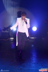 组图：Se7en睽违六年赴台会粉丝秀劲歌热舞