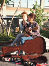 组图：卢凯彤纽约访世贸遗址 遭外籍俊男搭讪