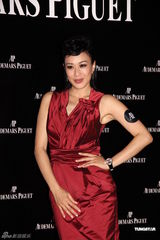 组图：钟丽缇红裙性感婀娜 否认新恋情称普通朋友