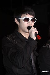 高清图：韩国五大组合天团开唱 SJ压轴掀高潮 