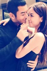 组图：黄晓明庆生旧照 Baby送蛋糕自称“老婆”