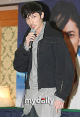 幻灯图集：玉木宏访韩新闻发布会 为演唱会做宣传