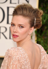 高清图：斯嘉丽-约翰逊纱裙性感亮相 大秀美背