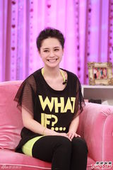 组图：阿娇上节目有说有笑疑甩失恋阴霾