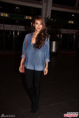 组图：魔力红摇滚开唱 谢婷婷蓝奕邦捧场