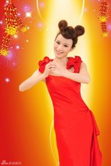 组图：石小群化身喜庆玉兔仙子 着红装贺新禧