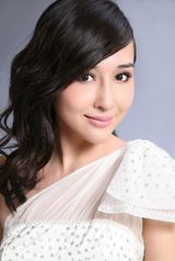 组图：陈美行白纱写真高雅美艳 中俄混血气质超凡