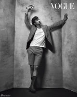 高清组图：韩星朴海日时尚写真 卖萌举另类食材