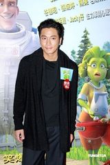 幻灯图：吴卓羲否认与徐子珊拍拖 王梓轩拒绝纹身 