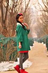 组图：荆希西圣诞街拍曝光 糖果色靓丽清新