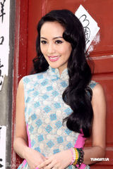 幻灯图：《泪王子》记者会 关颖朱璇比旗袍