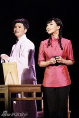 组图：阿朵演《爷们儿》受伤坚持谢幕 众明星捧场