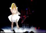 组图：LadyGaga透视乳贴造型化身风骚修女劲歌热舞
