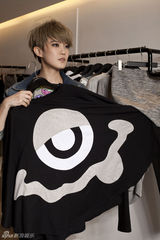 组图：刘力扬化身时尚买手 金发诠释风尚潮流