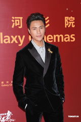 组图：《龙门飞甲》澳门首映 李连杰周迅亮相红毯