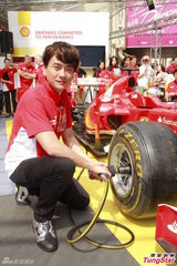 组图：黄宗泽投资七位数开餐厅 祝福四川灾民