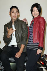 组图：吴建豪和女友感情稳定 与安心亚首合作广告