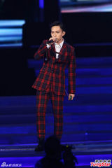 组图：中歌榜众星唱响小巨蛋 王力宏压轴领唱