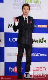 组图：韩Melon盛典SHINee飙泪 EXO捧三奖大赢