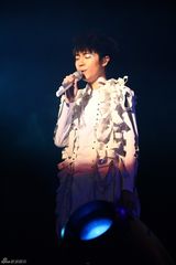 组图：苏打绿香港开唱团长脱衣 黄秋生点小情歌