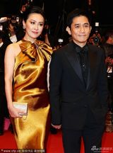 组图：梁朝伟夫妇戛纳走红毯 刘嘉玲金裙气场足