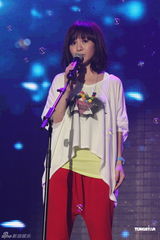 组图：孙耀威梁文音加盟不设限演唱会 推行宗教时尚