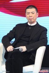 组图：冯小刚展现慈父柔情 大方分享和女儿趣事