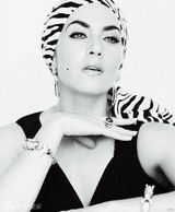 组图：凯特-温丝莱特登杂志封面 向玉婆致敬