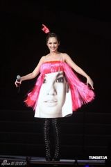 幻灯图：杨丞琳个唱与言承旭甜蜜拥抱 群星助阵观战