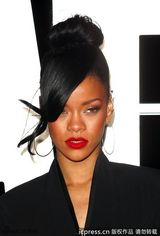 组图：《超级战舰》首映 蕾哈娜古铜肌肤展极致诱惑