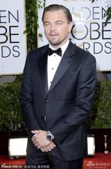 组图：莱昂纳多携母亲亮相金球红毯显男神范