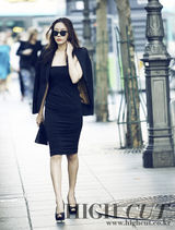 组图：韩女星金雅中巴黎拍写真 性感尤物摆媚姿